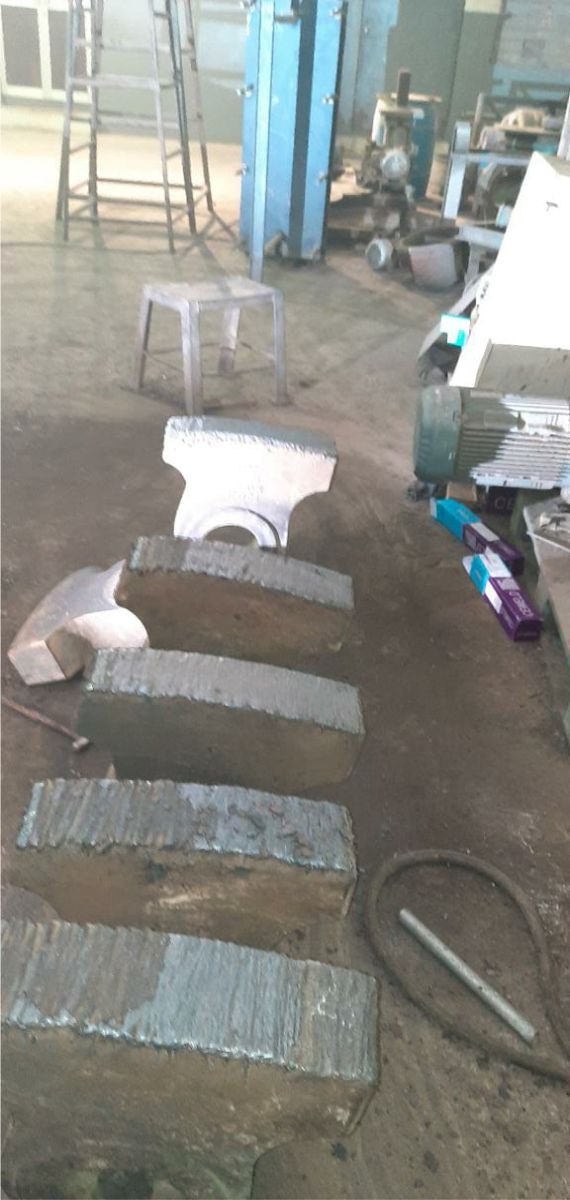 4-Rebuilding-Of-Lime-Stone-Crusher-Hammers